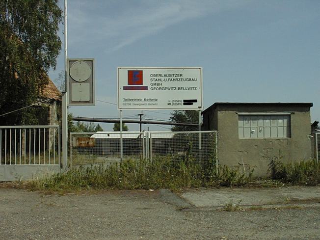 Der Eingang zur Oberlausitzer Stahl- und Fahrzeugbau GmbH
